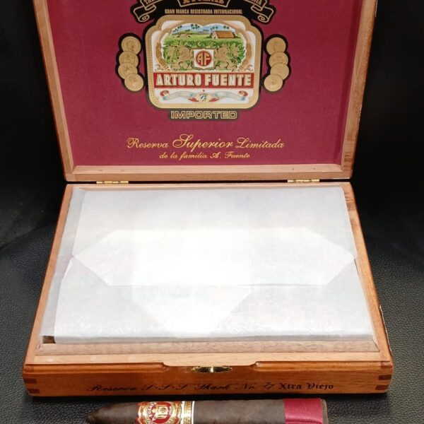 Arturo fuente anejo no.77